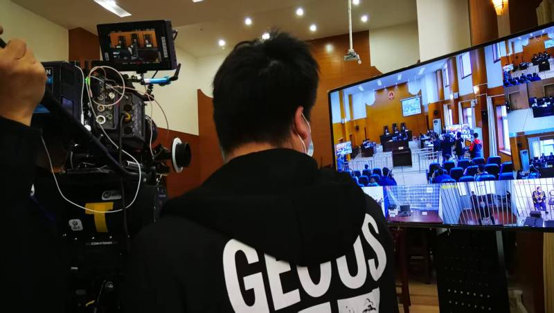 AI生成VS人工创意——集贤县广告片拍摄公司的技术浪漫主义实践